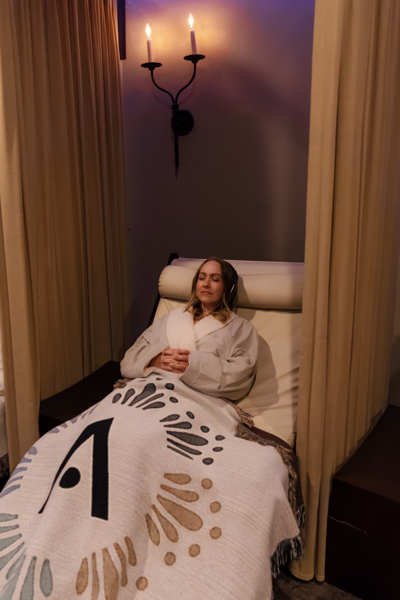 Sound lounge with ambient lighting